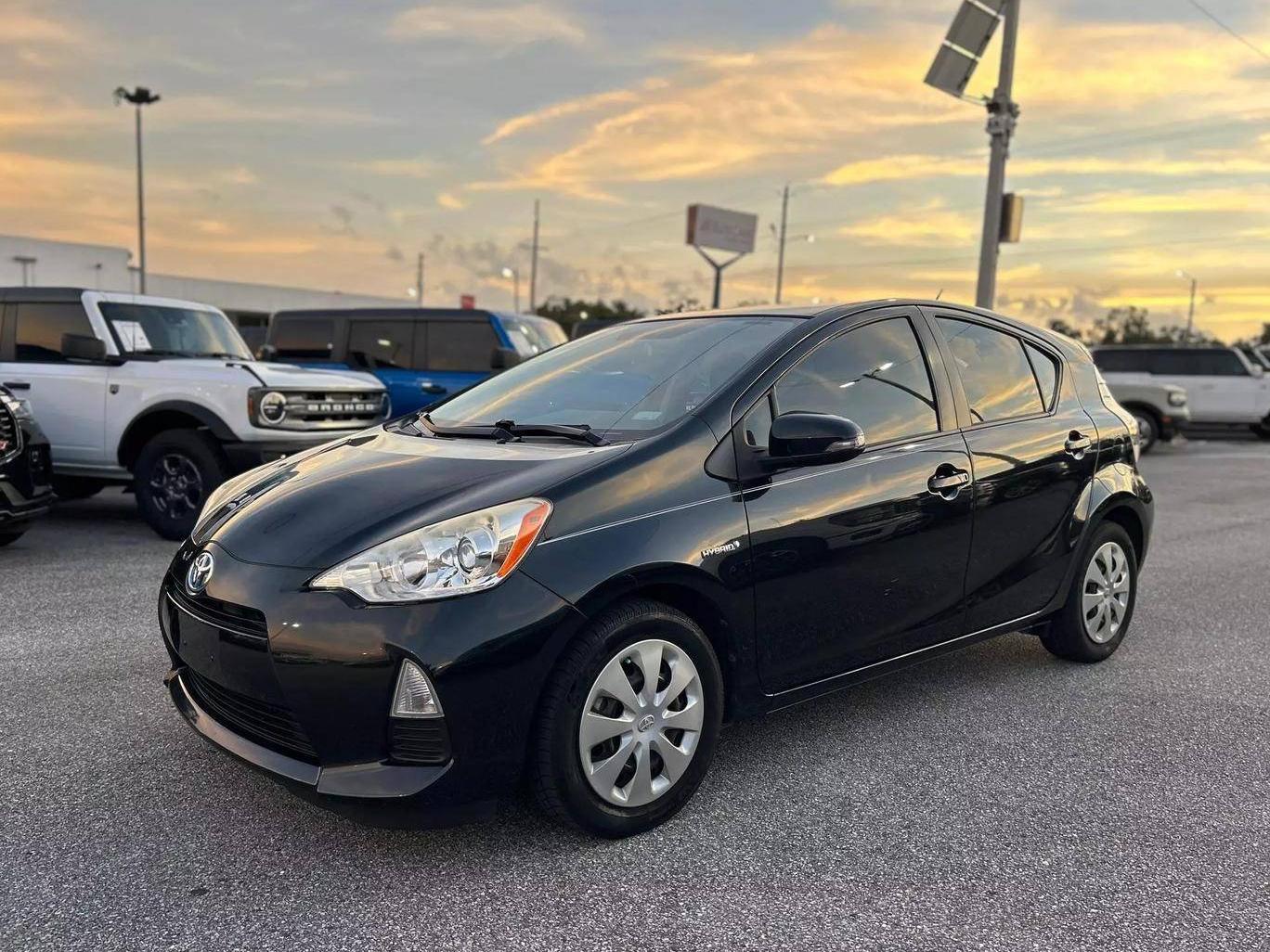 TOYOTA PRIUS C 2012 JTDKDTB30C1512104 image